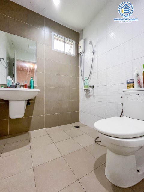 *****ทาวน์เฮ้าส์มือสองย่านปทุมธานี ม.บ้านพฤกษา แจ้งวัฒนะ-ราชพฤกษ์ #หลังมุม เนื้อที่กว้างขวางมากถึง 36.1 ตร.ว. ฟังก์ชัน 3 ห้องนอน 2 ห้องน้ำ 1 ที่จอดรถ แถมฟรี! 1 เครื่องปรับอากาศ, 1 เครื่องทำน้ำอุ่น บนทำเลดี เชื่อมต่อถ.ราชพฤกษ์, ถ.แจ้งวัฒนะ และทางด่วน ราคาคุ้มสุดในย่าน!